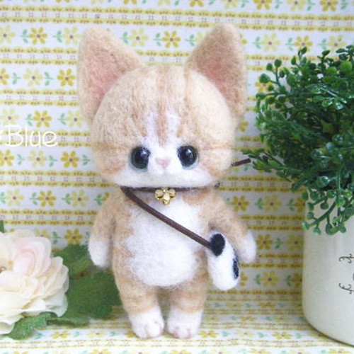 羊毛フェルト/にゃんこストラップ＊茶トラハチワレ 羊毛フェルト A  