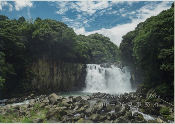 中村左洲　 滝の風景 中村左洲 滝の風景 As we walked through the valley, we
