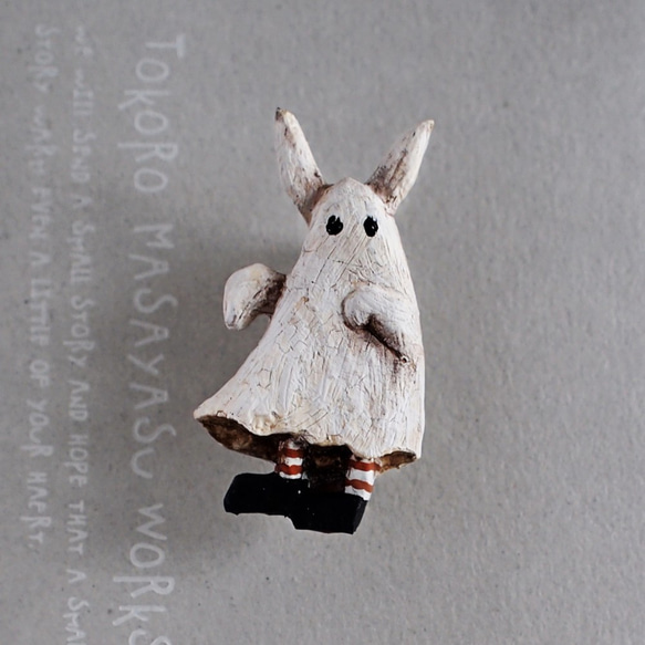 ブローチ　おばけウサギ　（ボックス付き） 1枚目の画像