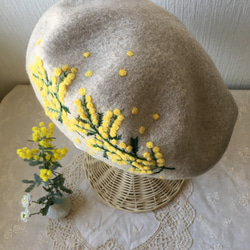 ミモザ刺繍のベレー帽 2枚目の画像