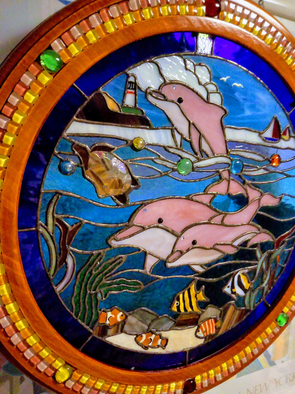 【仲良く泳ぐピンク親子イルカと熱帯魚とカメの海物語】❇️壁掛け 2枚目の画像