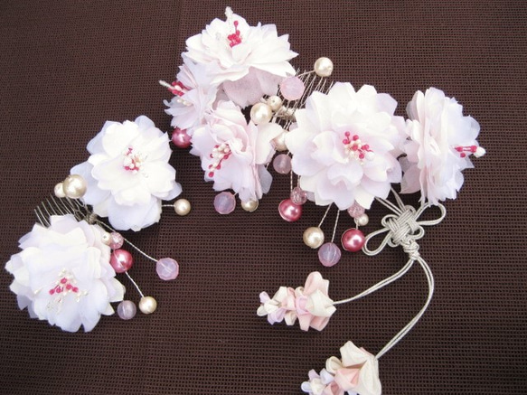 桜のヘアアクセサリー×コットンパールつまみ細工☆さがり付きピンク×オフホワイト系＃1 1枚目の画像