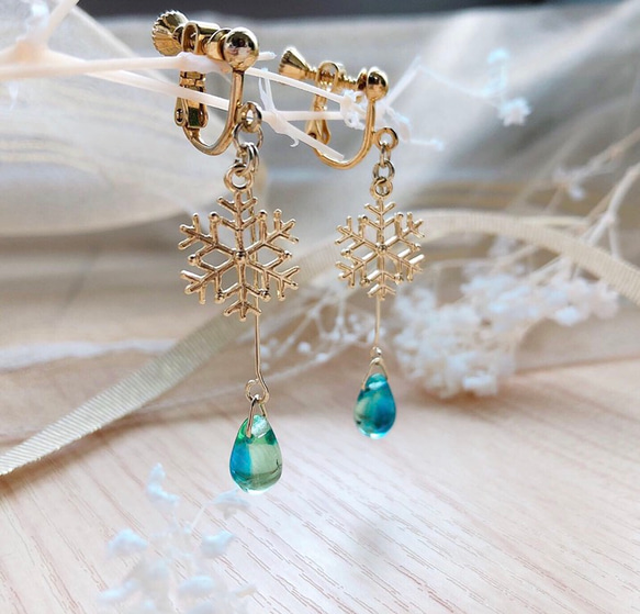No.545-A　【値下げ】琉球ガラス☆雪の結晶☆冬ピアス・イヤリング(ブルー) No.545-A 琉球ガラス☆雪の結晶☆冬ピアス・イヤリング(ブルー