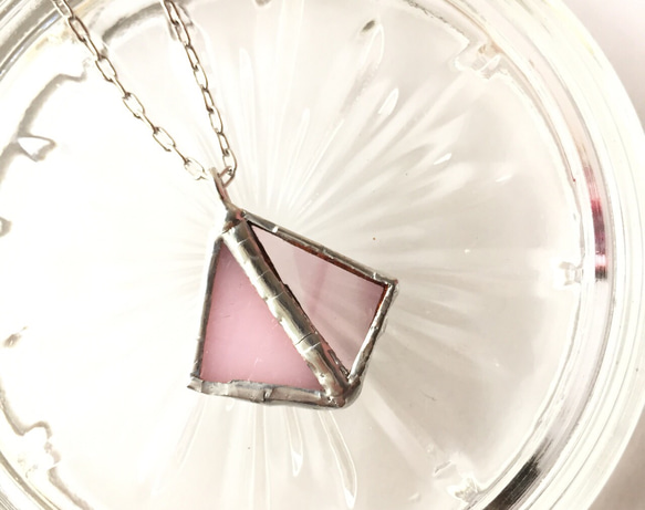 SALE☆さくら色ガラス×パープルガラスのネックレス 3枚目の画像