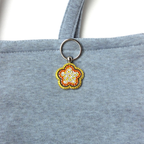 くるくるお花が回るキーホルダー・シルバー・デコアート（シトリンなど