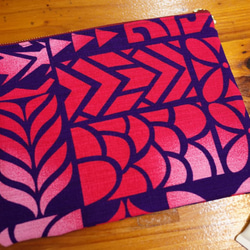 フラットポーチ パープル くすみピンク 赤 グラデーション花柄 幾何学 ハワイアンファブリック ポリネシアン タヒチ 7枚目の画像