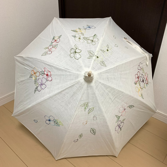 日本刺繍の日傘　ホワイト 1枚目の画像