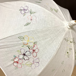 日本刺繍の日傘　ホワイト 2枚目の画像
