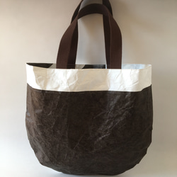 大人気のバッグ、サークル柄！タイベック素材（紙袋風→不織布）軽量！紙袋のようなバッグ（裏地　英字柄　綿素材）シワ加工 2枚目の画像
