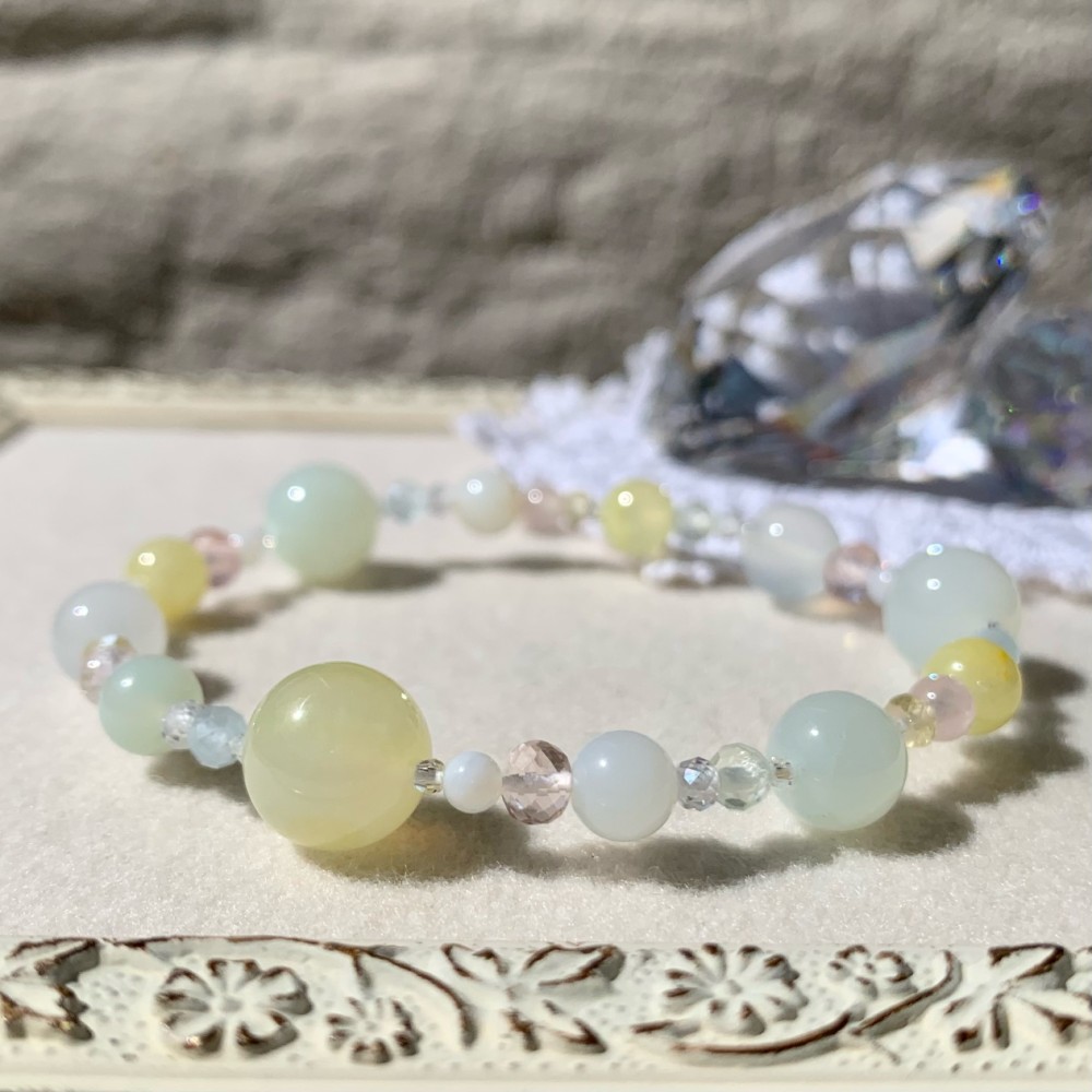 イエロースミソナイト+グリーン＆ホワイトオパール+ベリルたちのブレスレット smt-b-2103-10