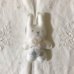 うさぎ / リネンのうさぎ ホワイト （手刺繍） 2枚目の画像