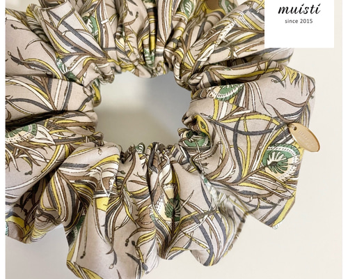 再販】リバティ生地使用♡ふっくらシュシュ♡ヘアゴム♡フェザー