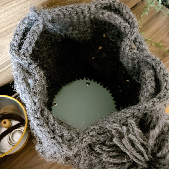 編み物 毛糸の巾着バッグ 【秋冬バッグ】ダークグレー 2枚目の画像