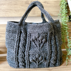 編み物 毛糸のポコポコアラン模様のトートバッグ【秋冬バッグ】ブラックデニム 4枚目の画像