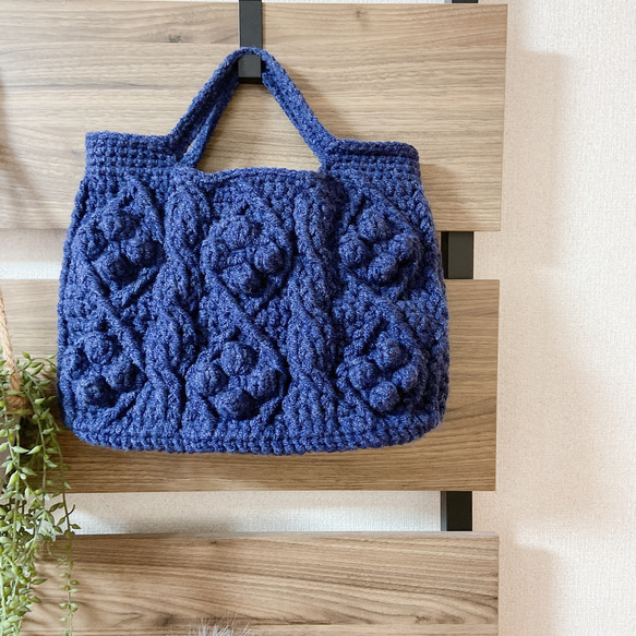 ネイビー ポンポン付き編みバッグ ネイビー ポンポン付き編みバッグ ネイビー ポンポン付き編みバッグ