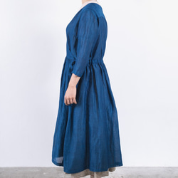靛藍染色莫代爾亞麻高速緩存心型連衣裙（藍色） 第3張的照片