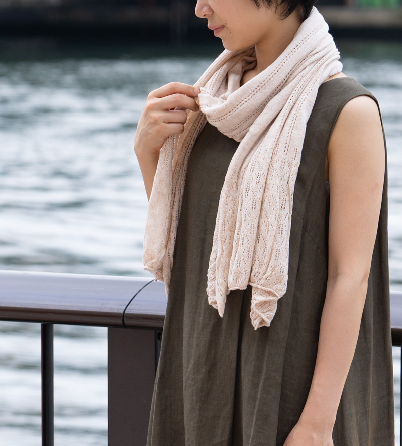 草木染め 木の葉柄マフラー 屋久杉染め