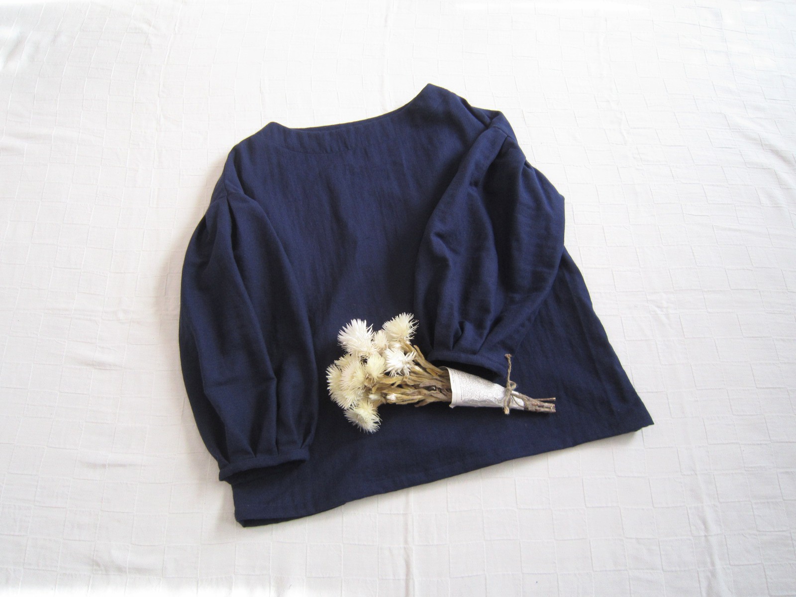 タックボリューム袖プルオーバー　ボートネック　ネイビー ダブルガーゼ