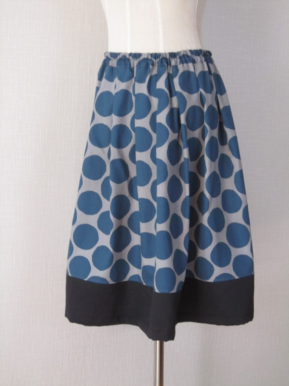 〈受注制作 スカート丈 変更可〉すっきりギャザースカート　北欧 にじみドット柄 × ヘリンボンガーゼ 2枚目の画像