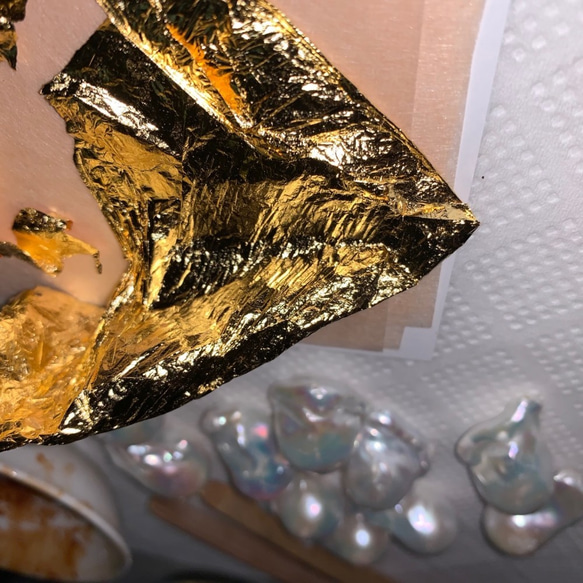 24金箔✴︎世界に一つだけすぎるバロックパールのピアスor イヤリング、14kgf・一点物 9枚目の画像