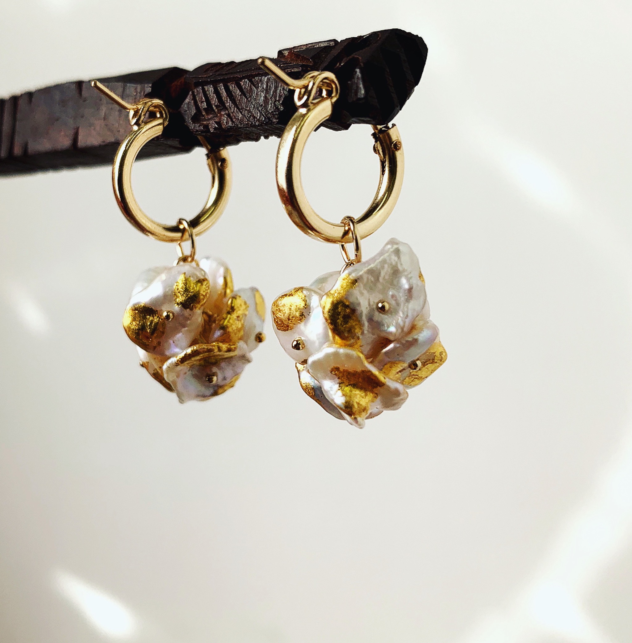 再販✴︎24金箔と淡水パール✴︎豪華絢爛に咲き乱れる八重桜のようなフープピアス(イヤリング)✴︎14kgf 4,675円