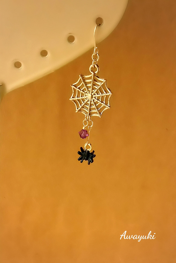 ハロウィン・かぼちゃとクモの巣のアシンメトリーピアス(秋・カボチャ・ガラス・揺れる・大人可愛いHalloween) 7枚目の画像