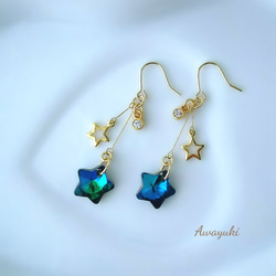 キラキラ輝く美しいネイビースターのピアス(夏・ブルー・星