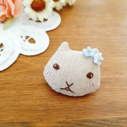 いっしょにおでかけ♪おんなのこブローチ（にゃんこ）　刺しゅう 2枚目の画像