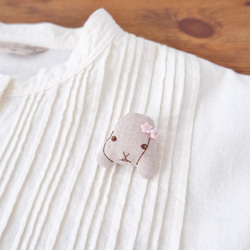 いっしょにおでかけ♪おんなのこブローチ（うさこ）　刺しゅう 5枚目の画像