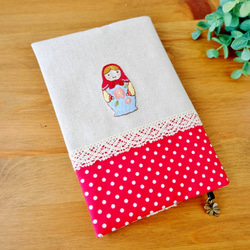 マトリョーシカのブックカバー☆厚めの本にも対応　＊　刺しゅう 2枚目の画像