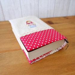 マトリョーシカのブックカバー☆厚めの本にも対応　＊　刺しゅう 8枚目の画像