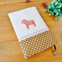 ダーラナホースのブックカバー☆厚めの本にも対応　＊　刺しゅう 2枚目の画像