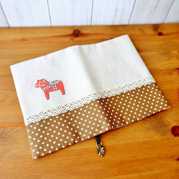 ダーラナホースのブックカバー☆厚めの本にも対応　＊　刺しゅう 4枚目の画像