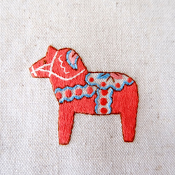 ダーラナホースのブックカバー☆厚めの本にも対応　＊　刺しゅう 5枚目の画像