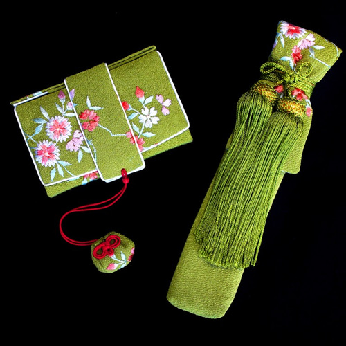上級品☆抹茶 縮緬 刺繍 作り帯と筥迫セット 専用です正絹＊綺麗