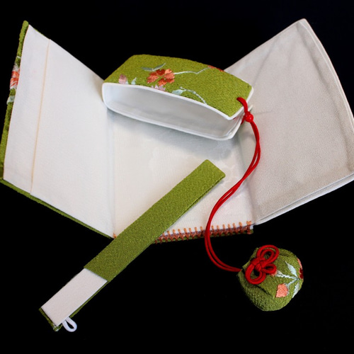 専用です☆上級品☆抹茶　縮緬　刺繍　作り帯と筥迫セット 専用です☆上級品☆抹茶 縮緬 刺繍 作り帯と筥迫セット 101-0010-