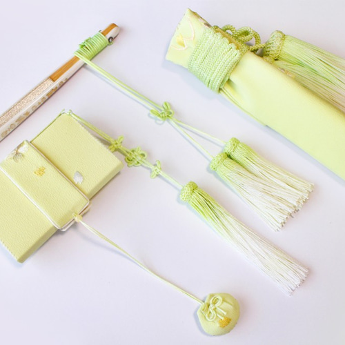 専用です☆上級品☆抹茶　縮緬　刺繍　作り帯と筥迫セット 上級品☆抹茶 縮緬 刺繍 作り帯と筥迫セット （はこせこセット