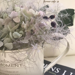 白いブリキジョウロアレンジメント　紫陽花＆スモークツリー　ドライフラワー 5枚目の画像