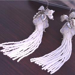 Suzuran Motif Bead Tassel Earrings/Earrings Silver Flower Motif 第1張的照片