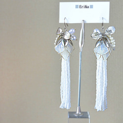 Suzuran Motif Bead Tassel Earrings/Earrings Silver Flower Motif 第4張的照片