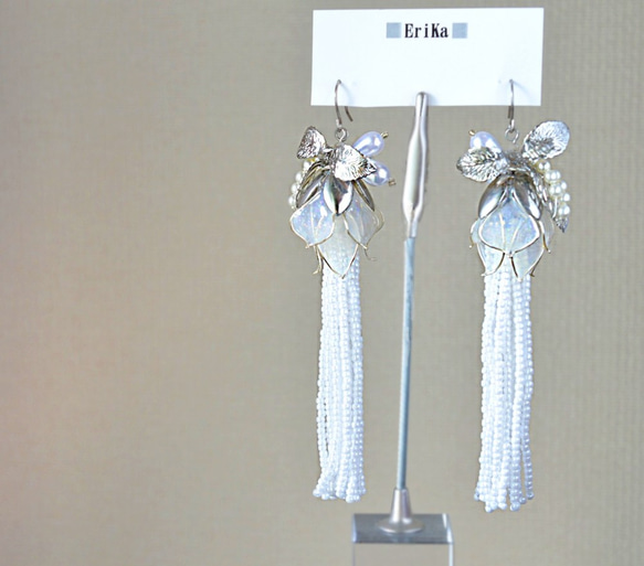 Suzuran Motif Bead Tassel Earrings/Earrings Silver Flower Motif 第4張的照片