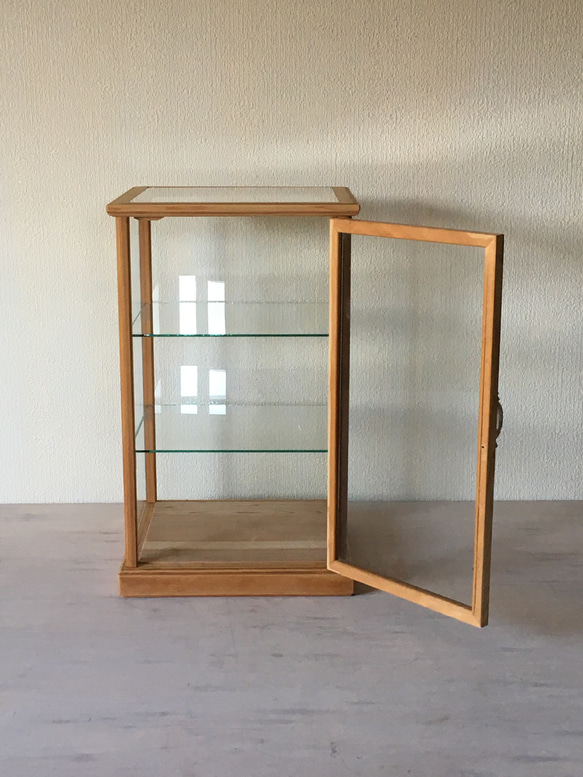 g47 木製 卓上 3段 ガラスケース / パンケース 古道具 カフェ 店舗什器 3枚目の画像
