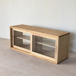 ［サイズオーダー可］木製 2段 ガラスケース ショーケース  小さな食器棚 卓上サイズ 1枚目の画像