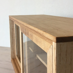 ［サイズオーダー可］木製 2段 ガラスケース ショーケース  小さな食器棚 卓上サイズ 4枚目の画像