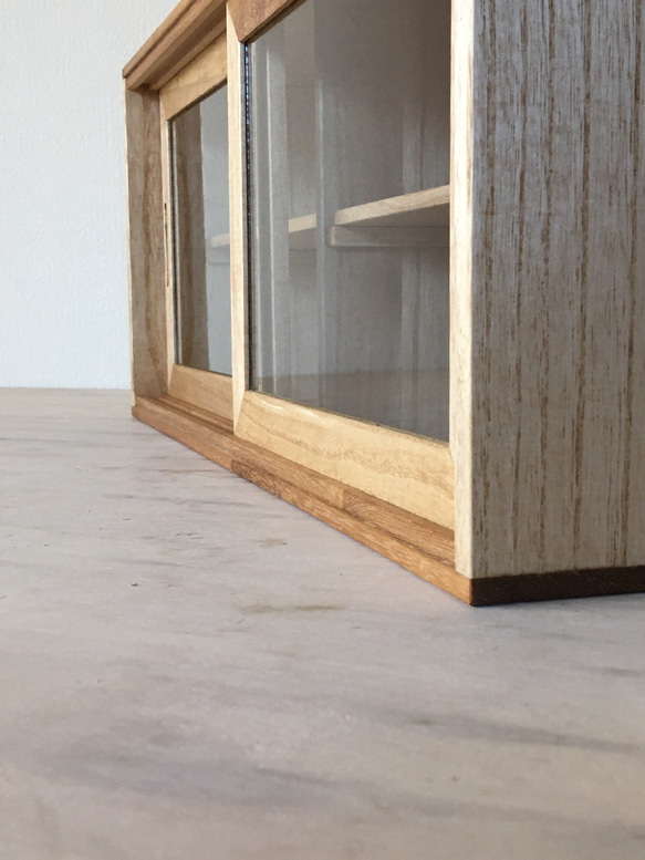 ［サイズオーダー可］木製 2段 ガラスケース ショーケース  小さな食器棚 卓上サイズ 5枚目の画像