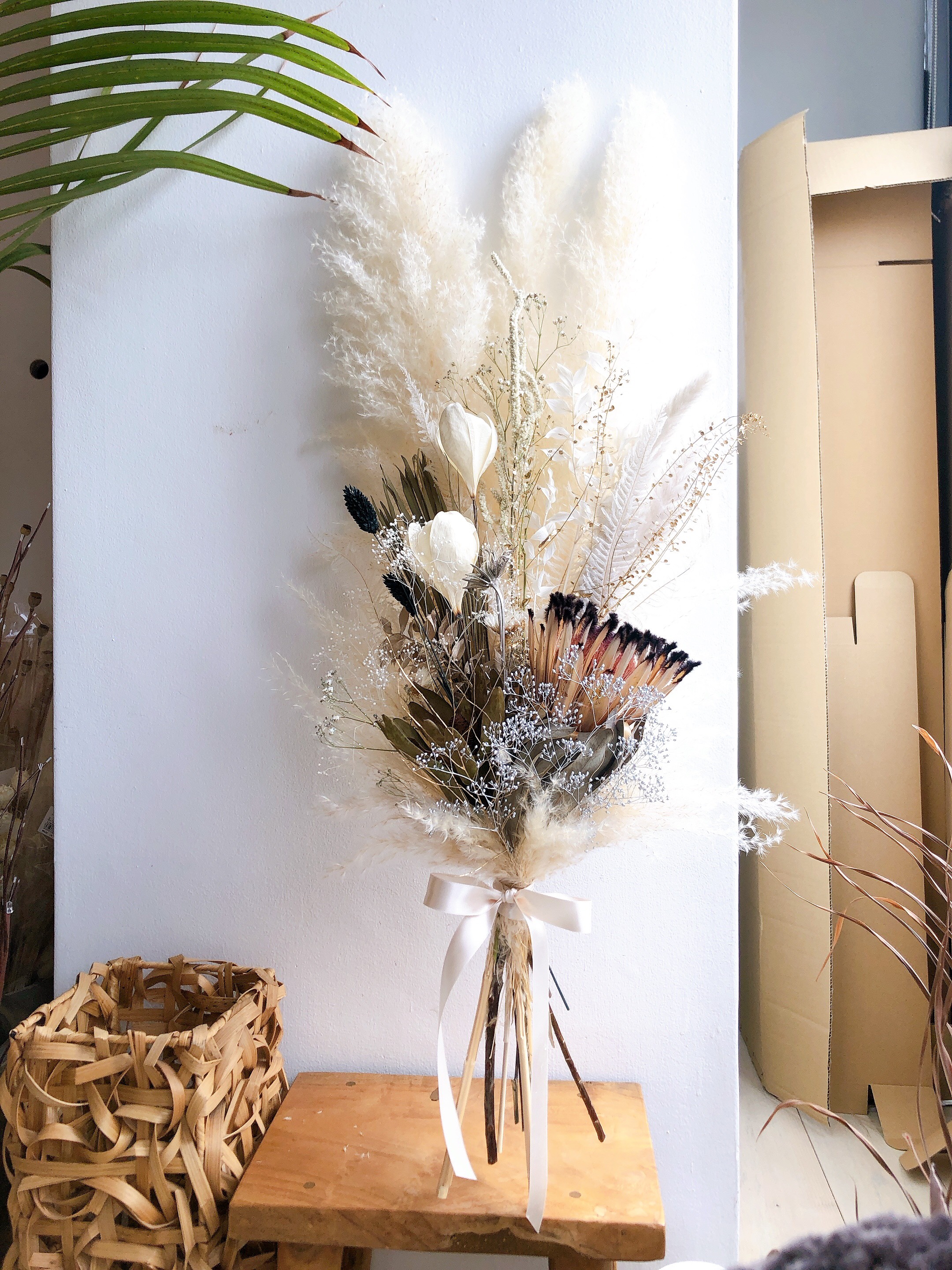 ネイティブフラワーとパンパスグラス　ふわふわナチュラルリース(37㎝)