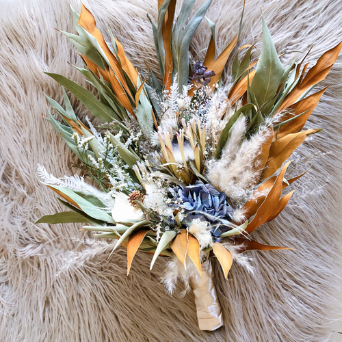 アナベルとエリンジウムのリース　パンパスグラス　グレベリア アナベルとエリンジウムのリースパンパスグラスグレベリア