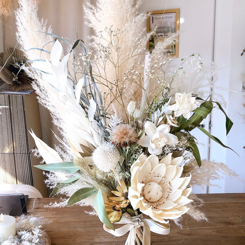 ドライフラワーパンパスグラスの白とゴールドブーケウェディングに ドライフラワーパンパスグラスの白とゴールドブーケウェディングに