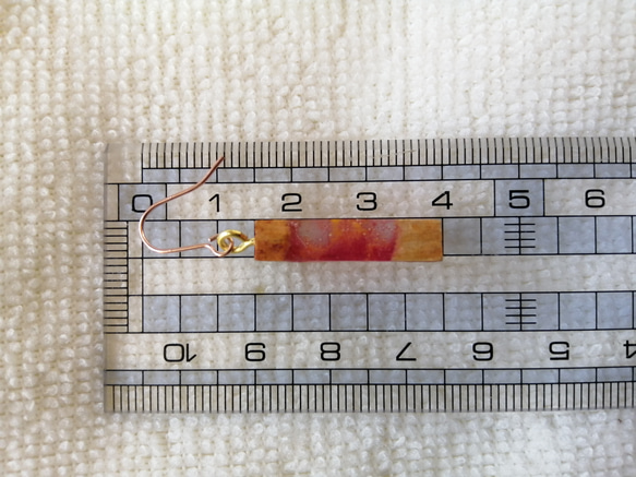 ウッドレジンピアス(小)両耳【soboku】(レッド×イエロー) 5枚目の画像