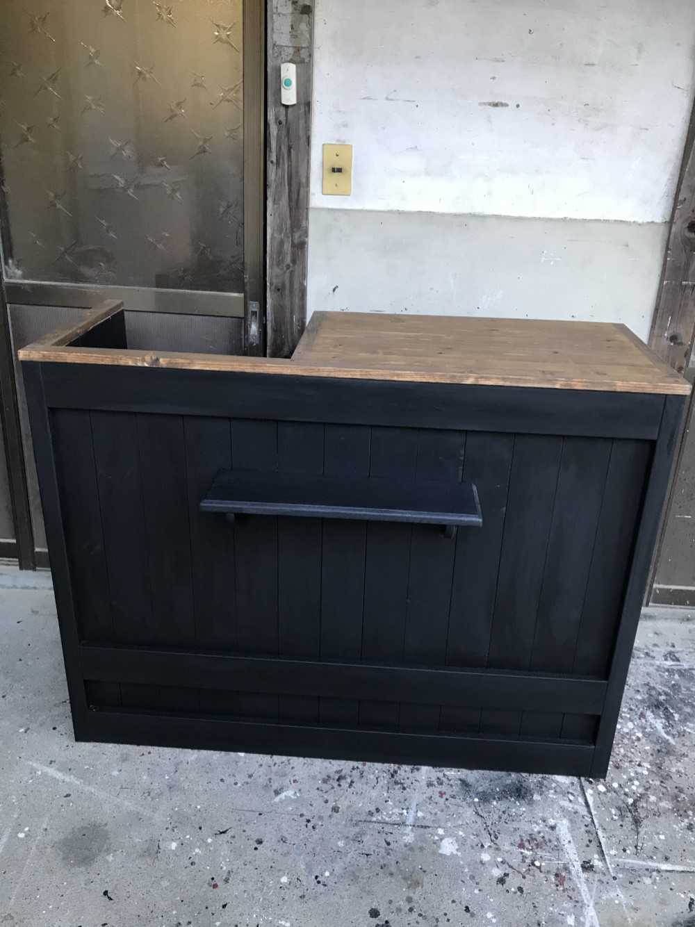 ［受注製作］受付カウンターテーブル　レジカウンター☆ブラック＆ダーク【レジ用凹み付】【1200】シェルフ付★店舗☆